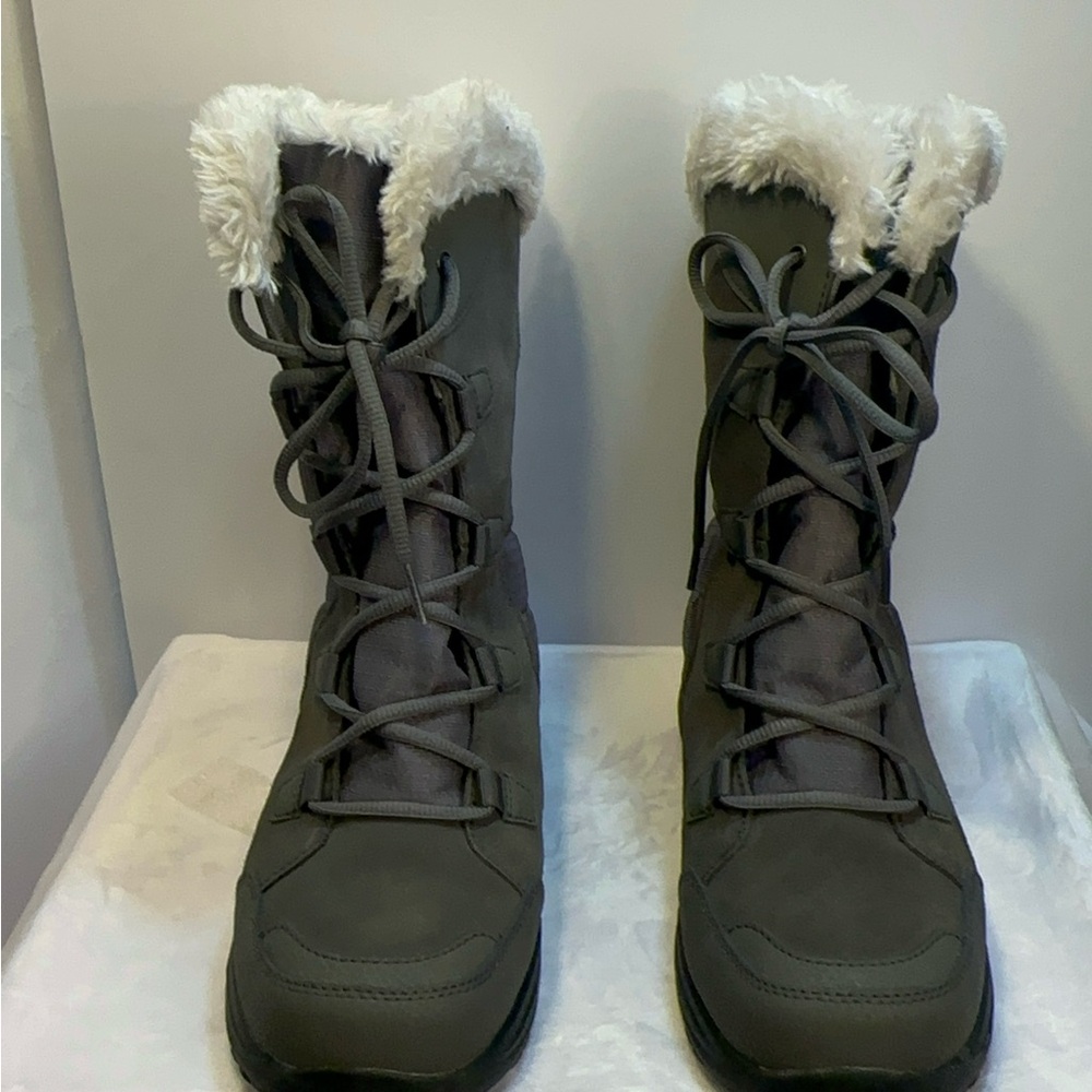 Columbia Women's Black Winter Boots